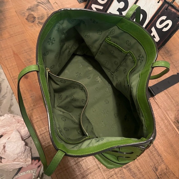 SOLD Tory Burch East West Tote in green - Picture 7 of 8